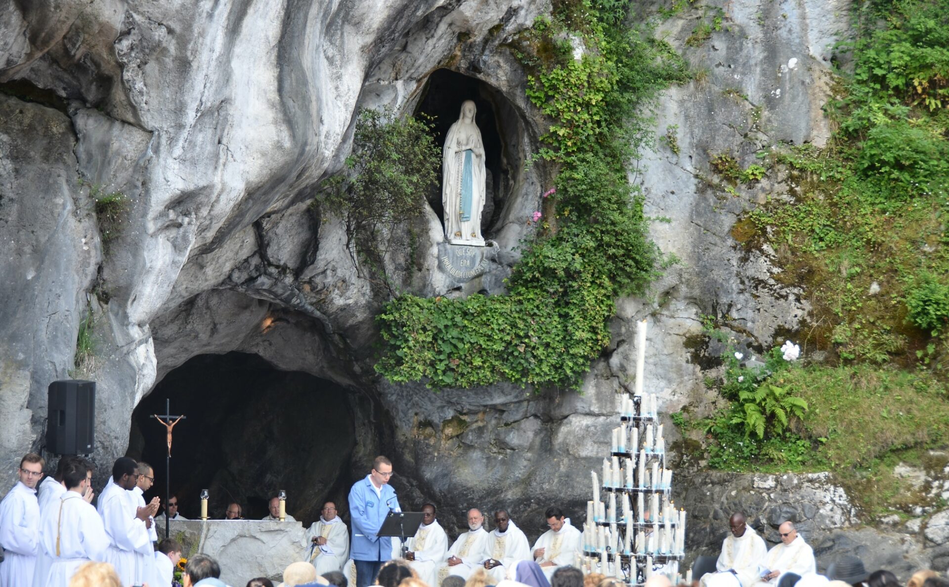 Pèlerinage à Lourdes - La messe à la grotte en direct sur KTO - Église ...